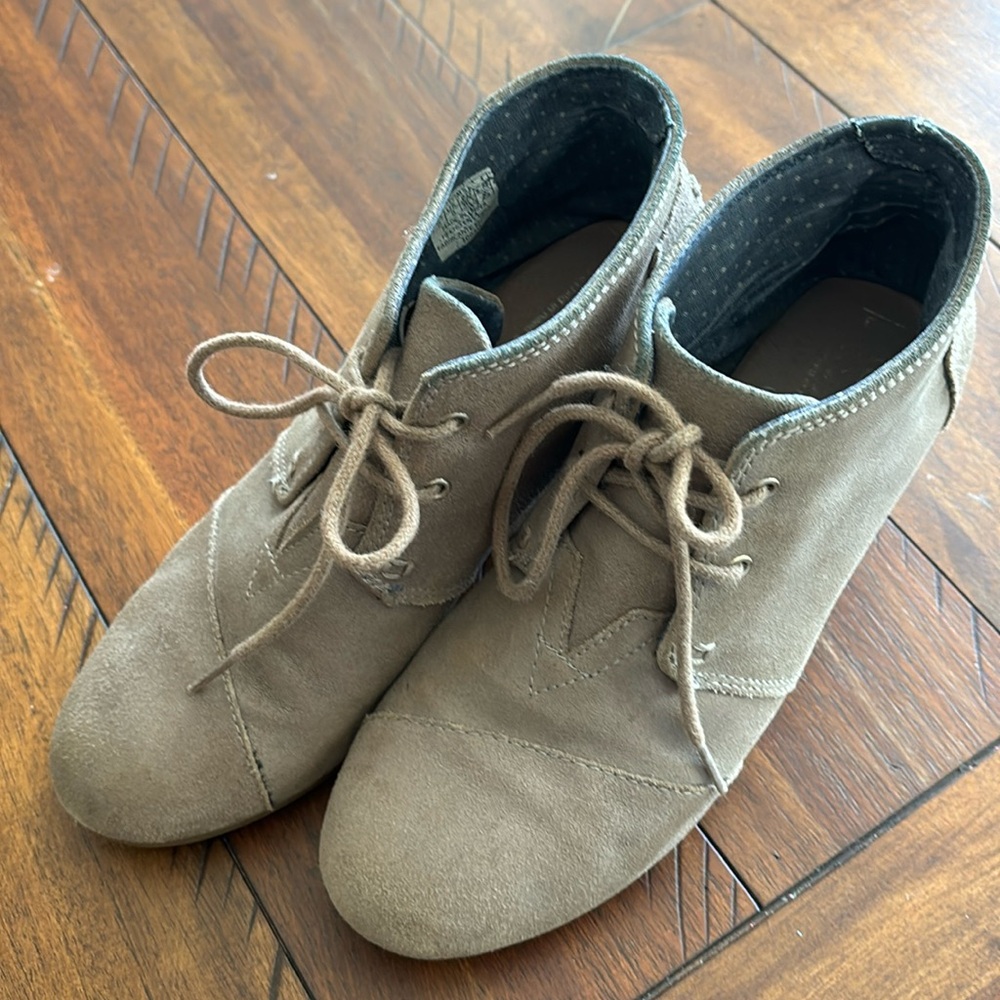Women’s wedge bootie Tom’s beige color